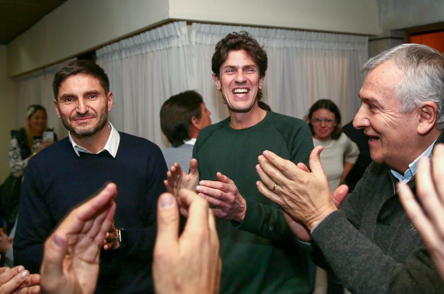 Pullaro festeja junto al senador Martín Lousteau.