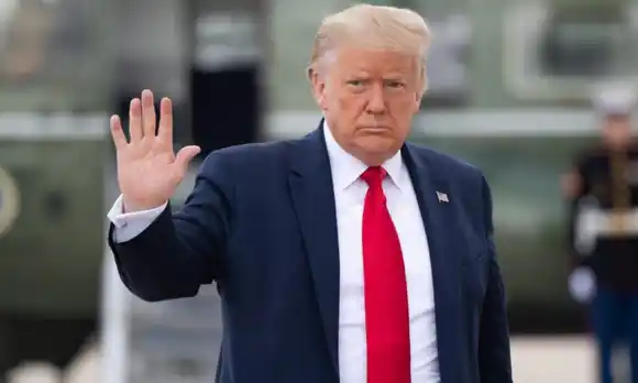 Trump autoriza declarar emergencia para Hawaii ante Huracán Douglas