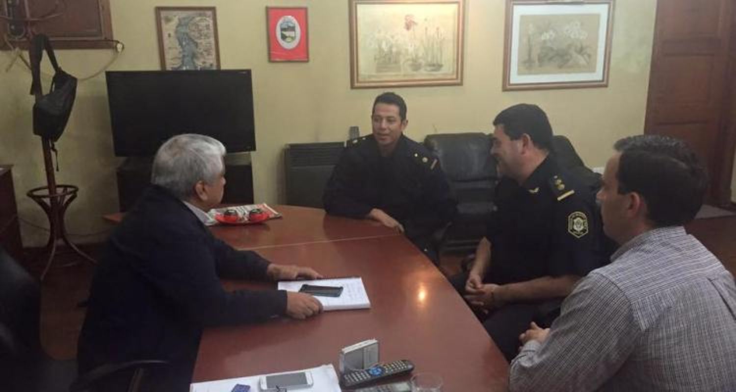 Tras la liberación de  los detenidos por los allanamientos de drogas, Salazar recibió a la cúpula policial