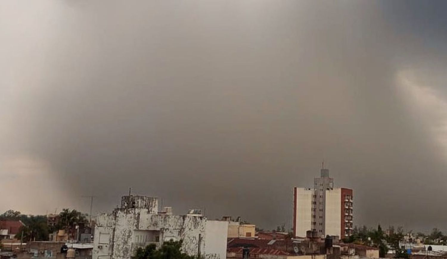 Emitieron alerta amarilla por lluvias y tormentas para este sábado