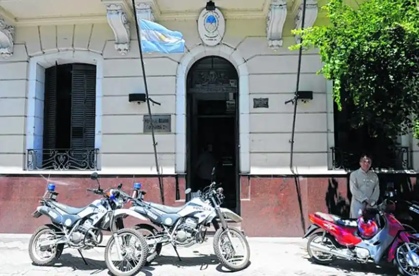 Un adolescente robó comida y lo arrestaron