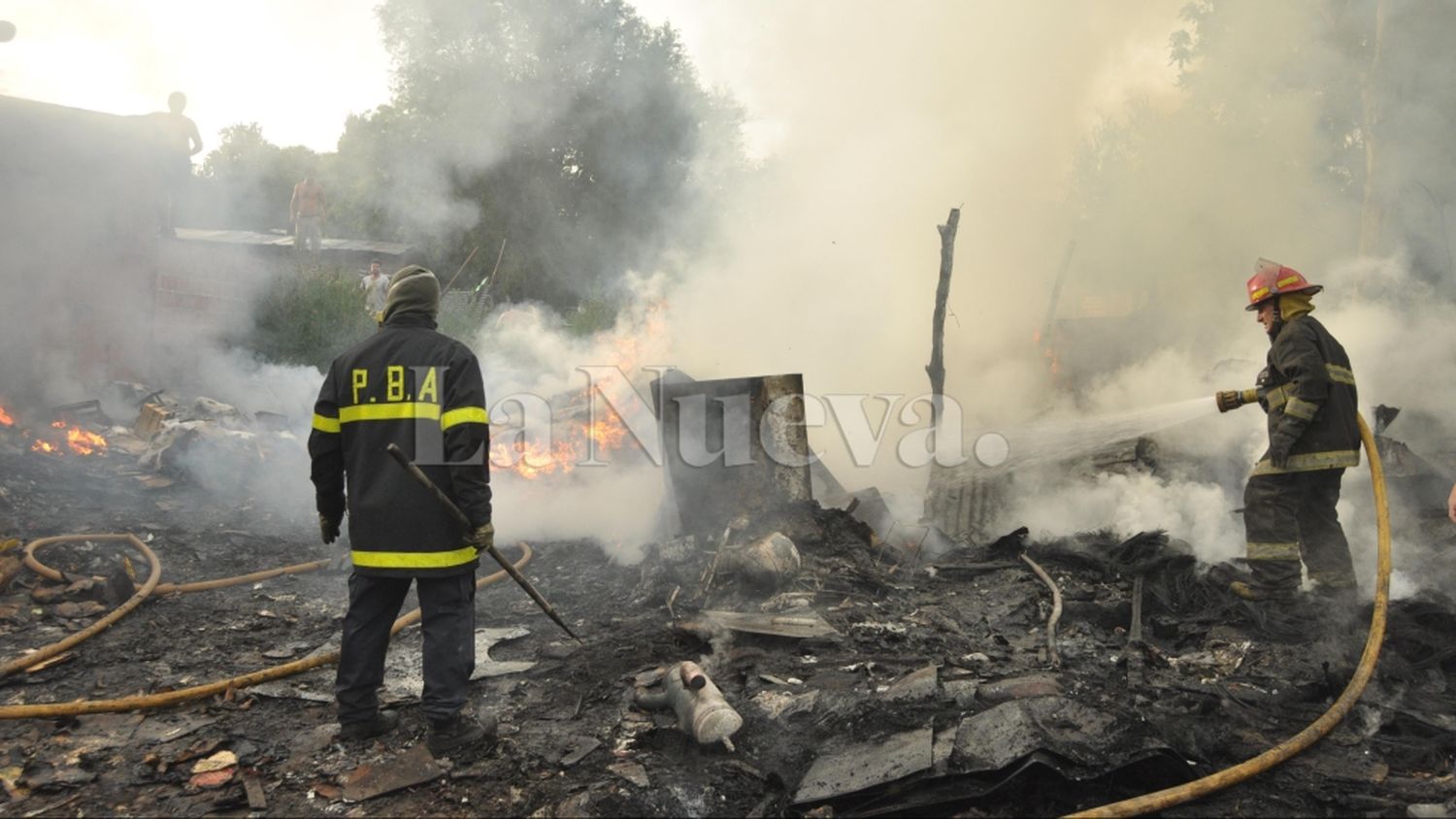 Incendio de un galpón en Bahía Blanca: Un herido