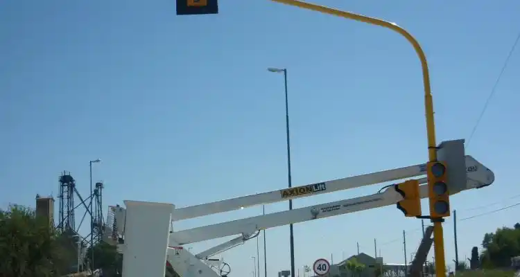 Nuevo semáforo en San Martín y Crucero General Belgrano