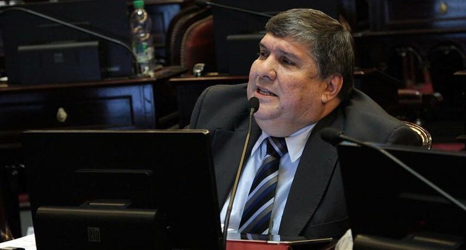 Internaron al jefe del bloque oficialista en el Senado, José Mayans