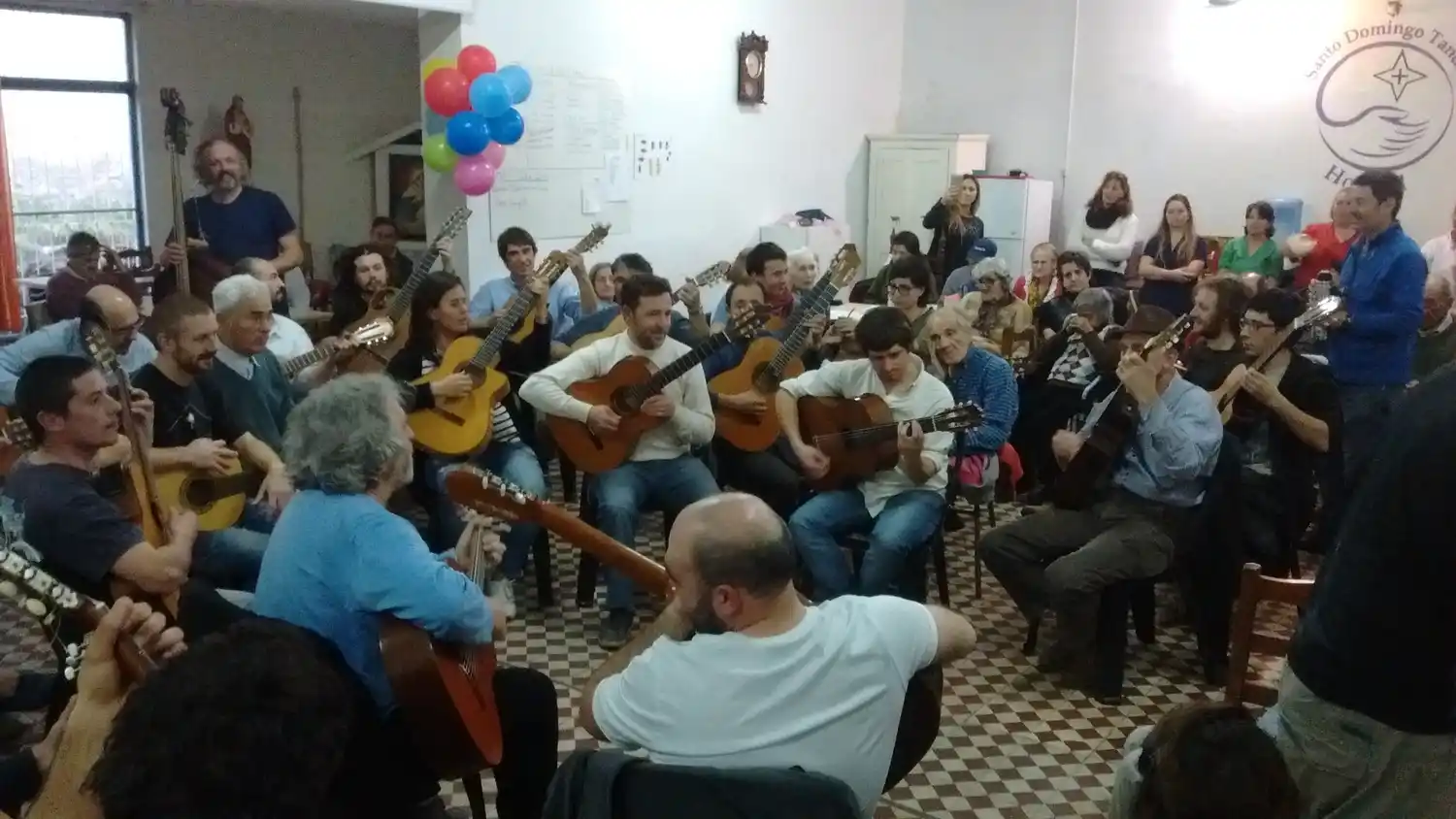 "Abrazo de guitarra" presenta su documental en el CCU