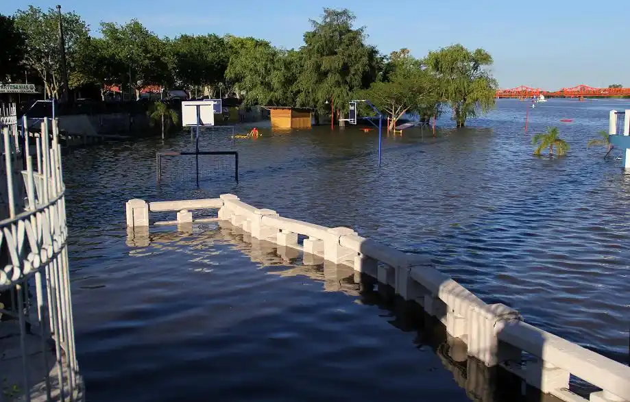 El Municipio y los prestadores buscarán alternativas para un verano sin playas