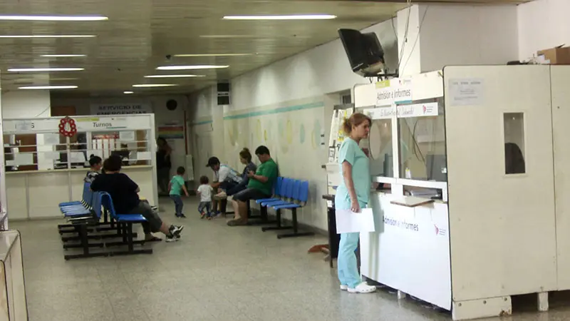 Salud: alto acatamiento del paro de los profesionales, que sigue hoy