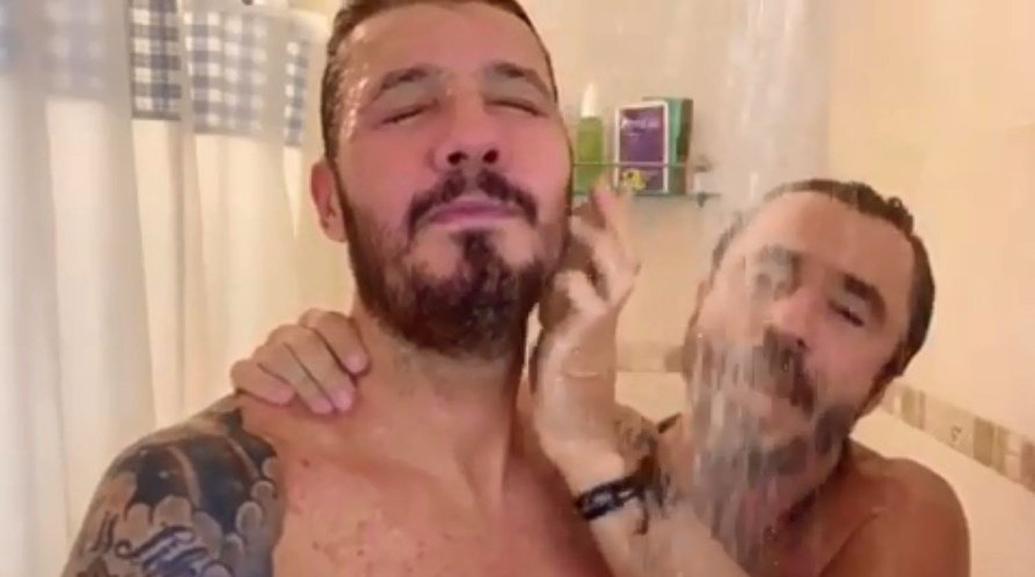 Tinelli y Pablo Granados en la ducha y a calzón quitado: "¿Harías un trío?"