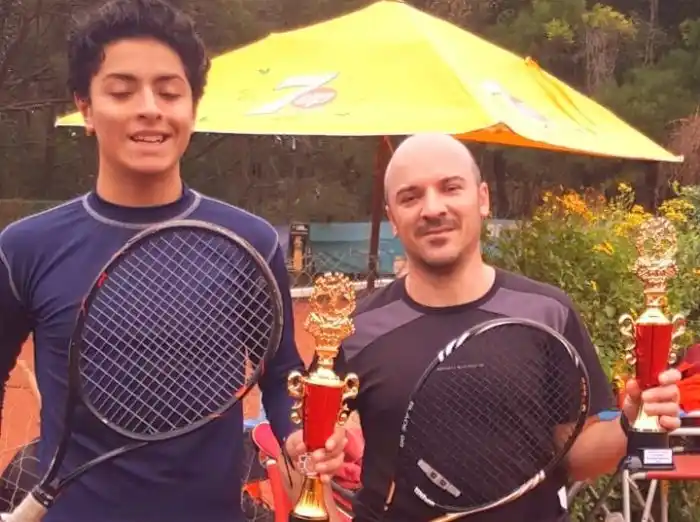 Coronaron campeones en torneos locales de tenis