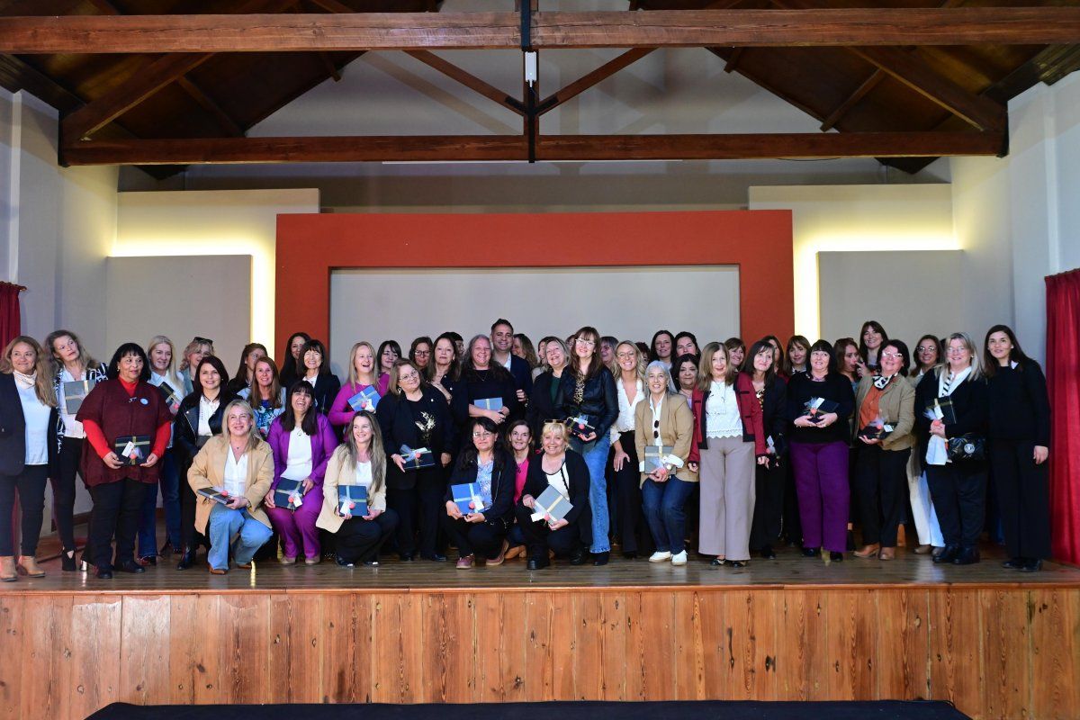 Homenajearon a docentes jubiladas de la ciudad por el Día del Maestro
