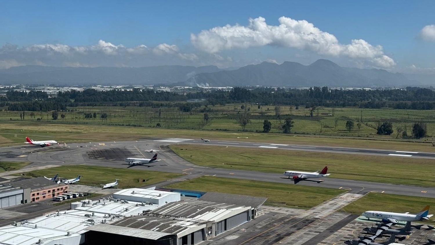 El Aeropuerto Internacional El Dorado mantendrá su capacidad de 74 operaciones por hora en la temporada de Verano 2025