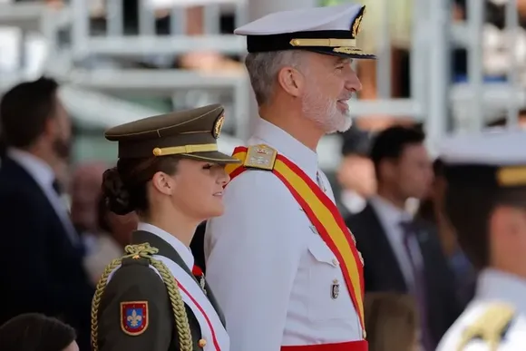 La vida de la princesa Leonor en Marín: habitación compartida, baño común, wifi y ocho horas de sueño