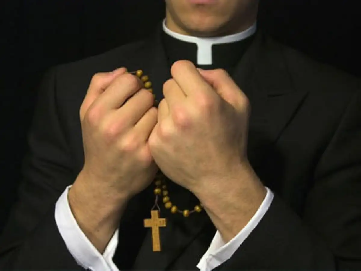 "El fin del celibato no resolverá todos los problemas y crisis que atravesamos los curas", asegura la Iglesia de San Francisco