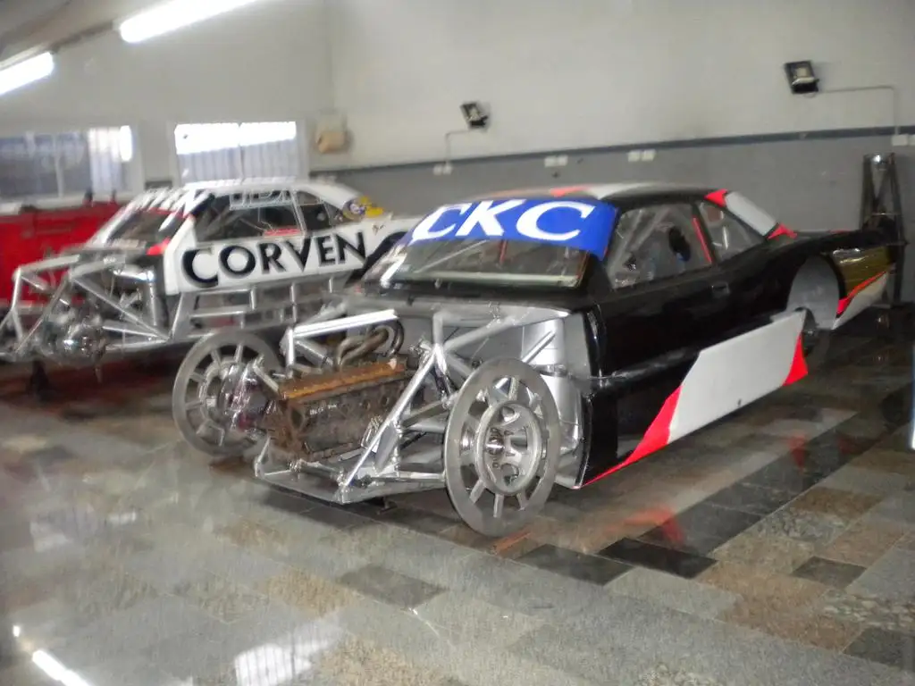 Las Dodge del UR, en la  etapa final de preparación