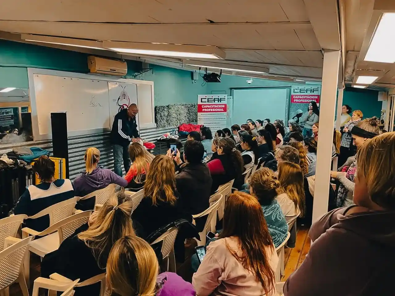 Docentes participaron de una capacitación en primeros auxilios y RCP