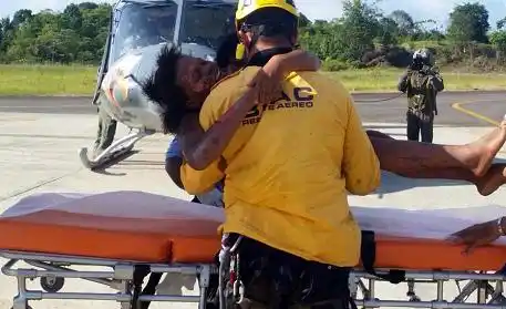 Madre y bebé sobreviven 5 días en la selva tras accidente aéreo