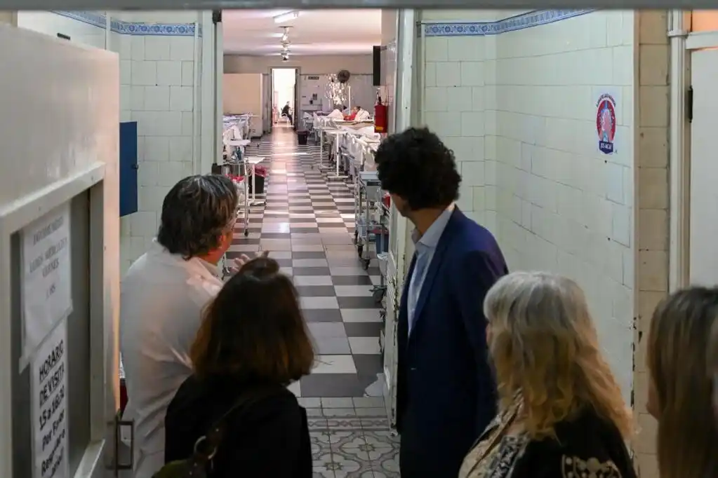 Una delegación de la Agencia Francesa de Desarrollo (AFD) visitó el Hospital Centenario, ubicado en Rosario; y el Hospital José María Cullen