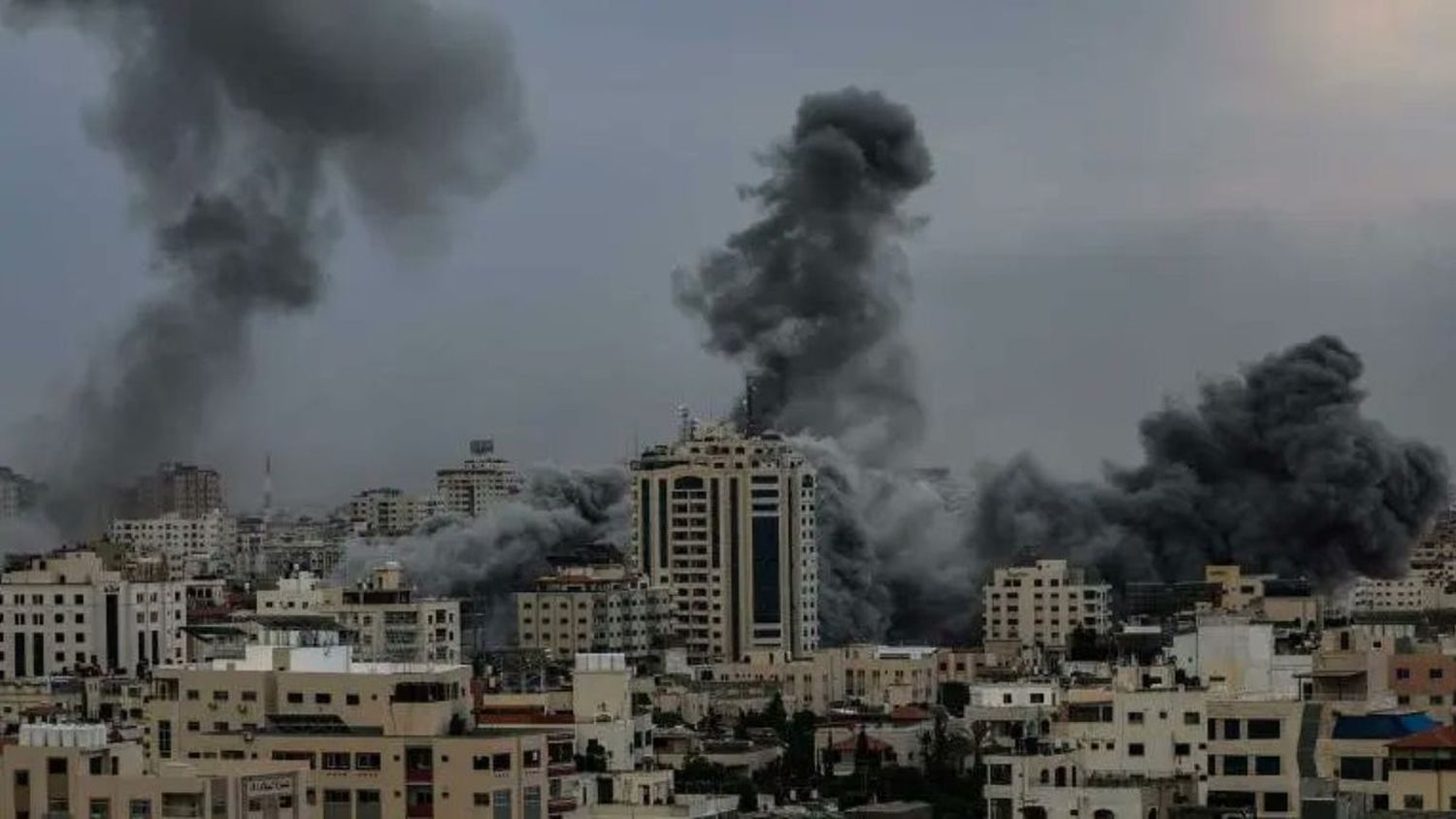 Balances registran alrededor de 1.500 fallecidos entre israelíes y palestinos tras tres días de combate