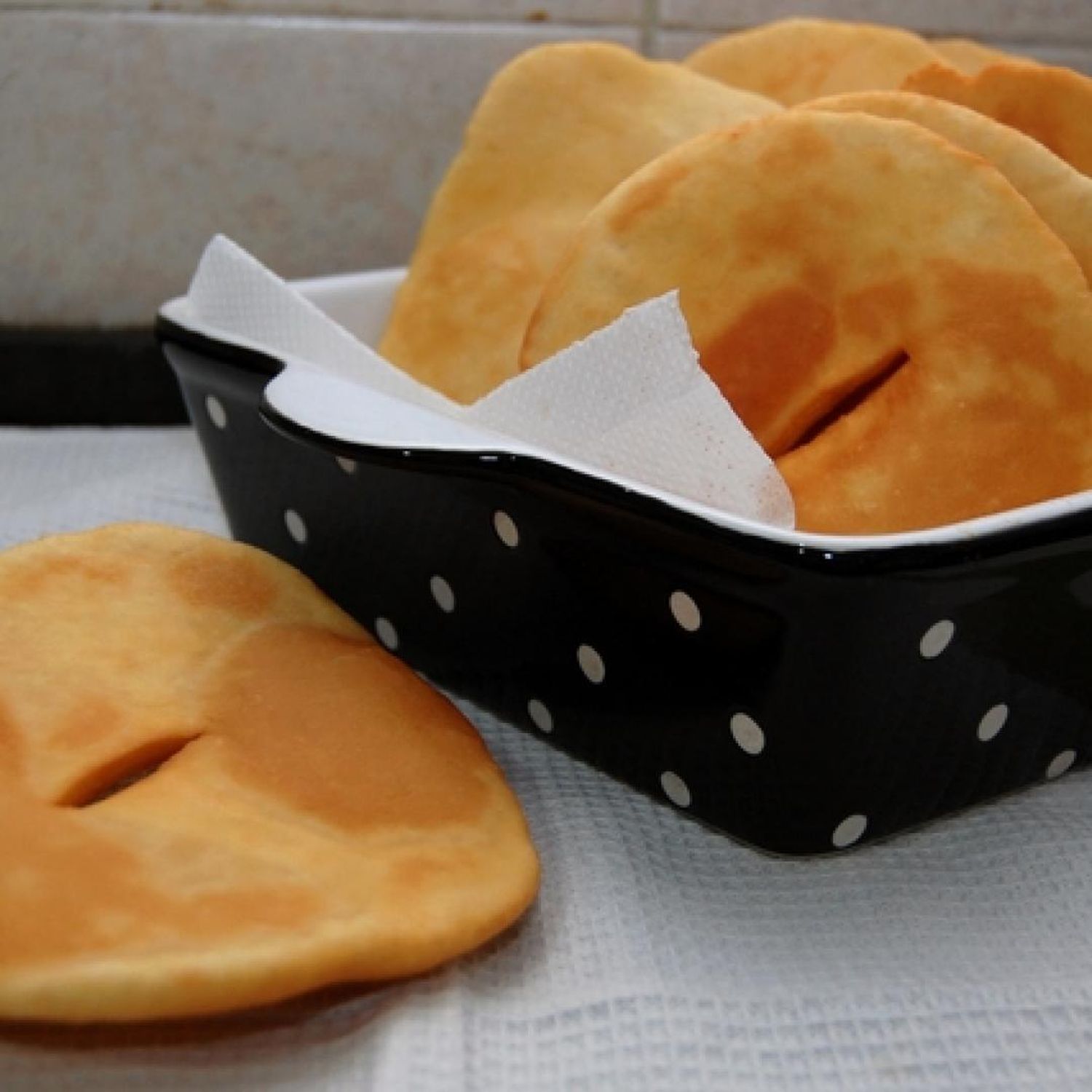 Un hombre atacó con un cuchillo a un vendedor de tortas fritas porque se negó a regalarle una