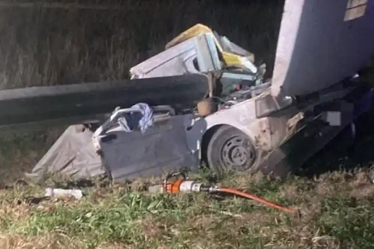 El Fiat 147 en el que iban las víctimas.