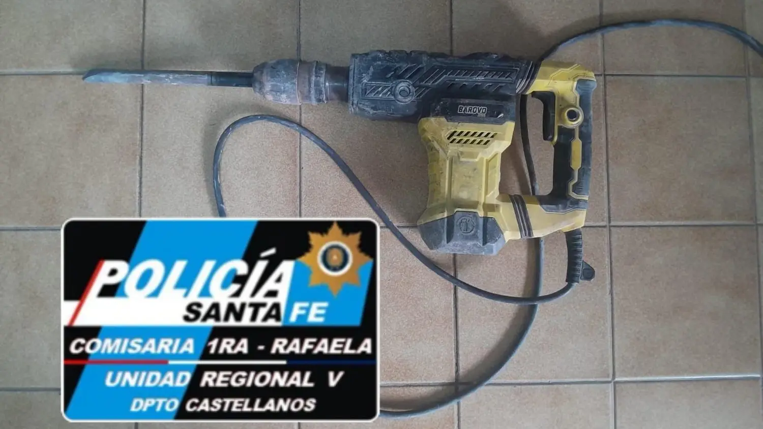 La policía detuvo a un hombre de 33 años que portaba un rotomartillo robado de una obra en construcción
