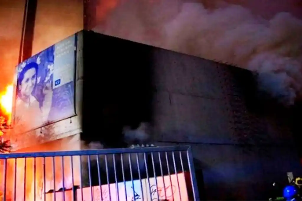 Un herido grave y un museo incendiado, en noche de protestas en Chile