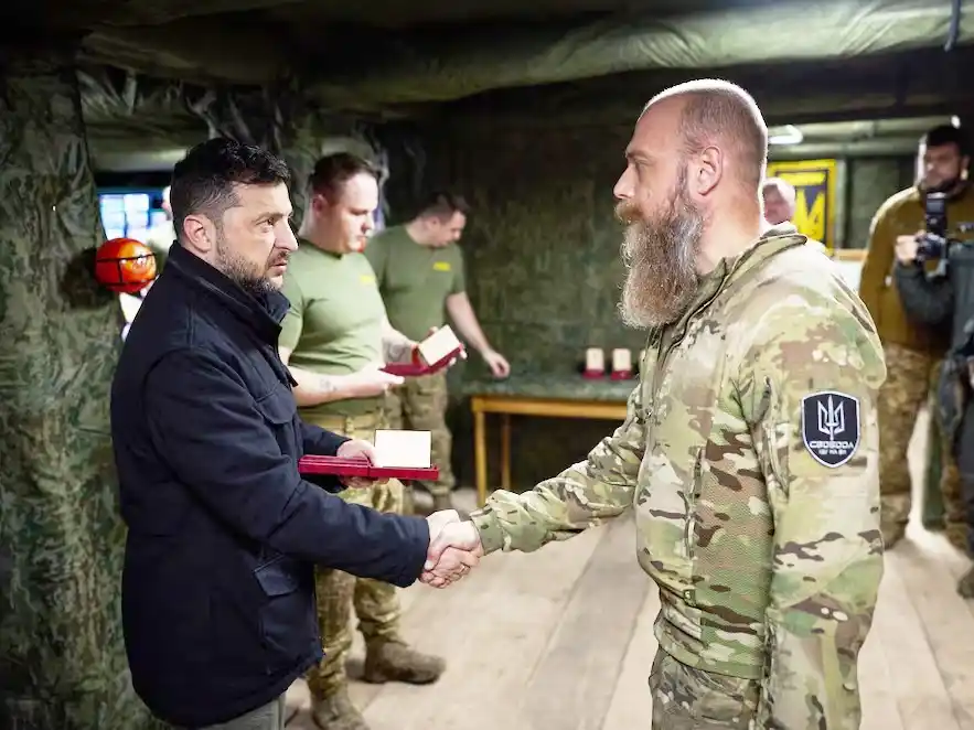 Zelensky visitó las tropas cerca de Pokrovsk mientras Rusia estrecha el cerco sobre la ciudad clave