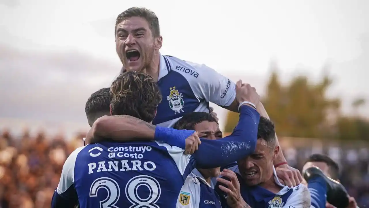 Gimnasia ganó un partido a media luz