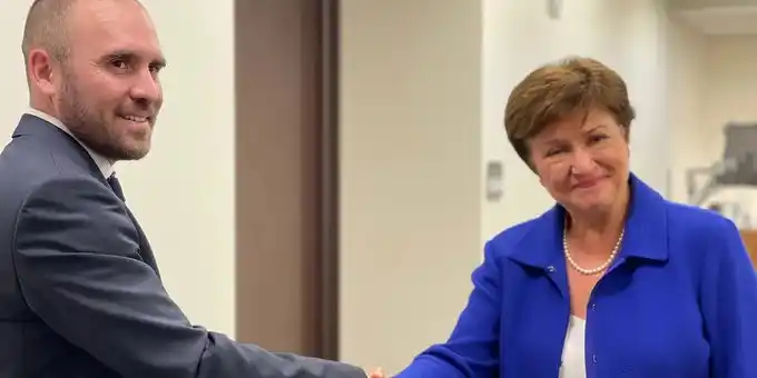 El directorio del FMI aprobó el acuerdo con la Argentina