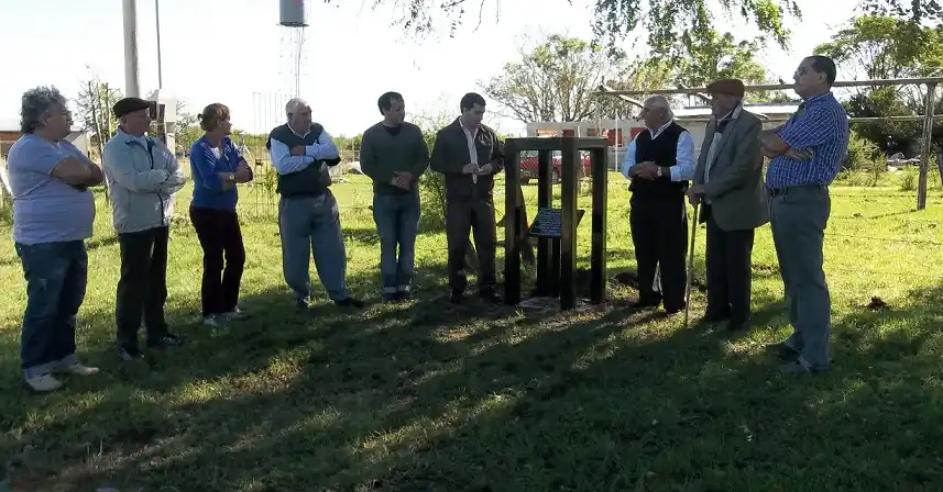 Homenaje al creador de la primera escuela de Pueblo Belgrano