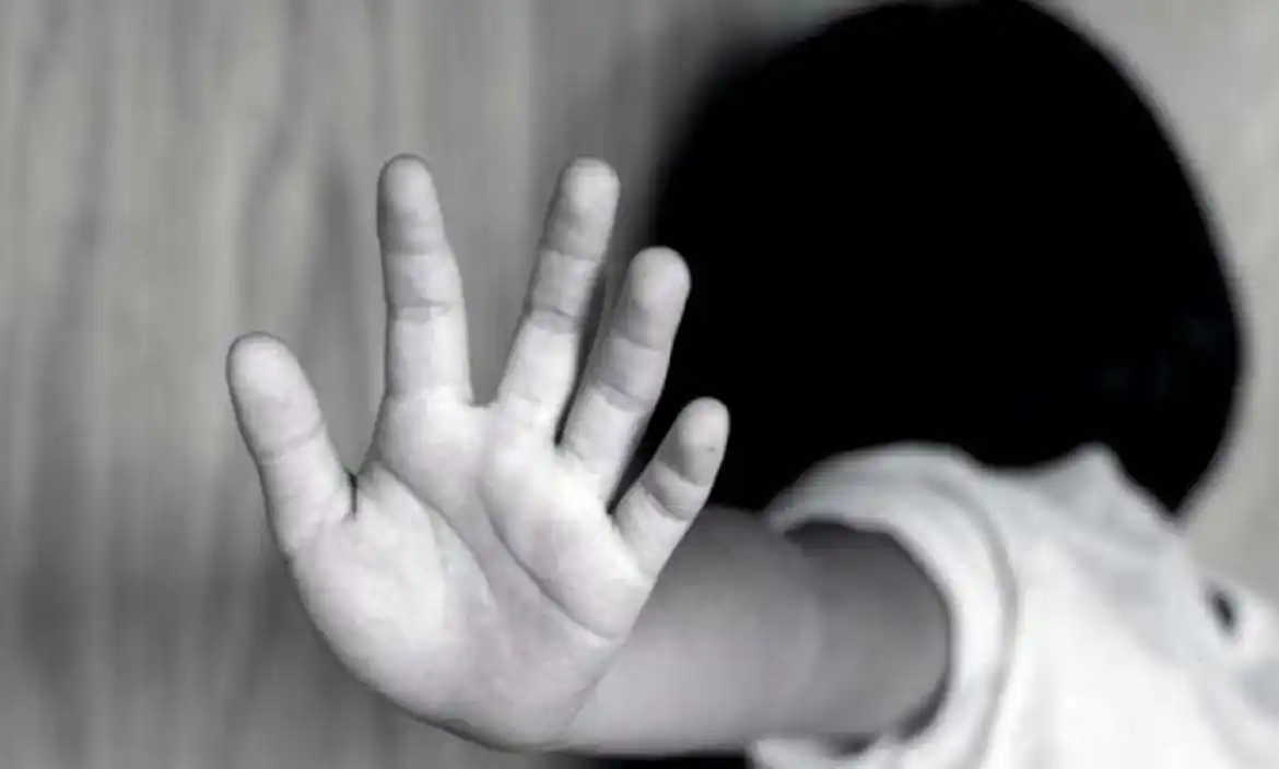 Condenan a 15 años de cárcel a un hombre por abusar de sus dos hijas