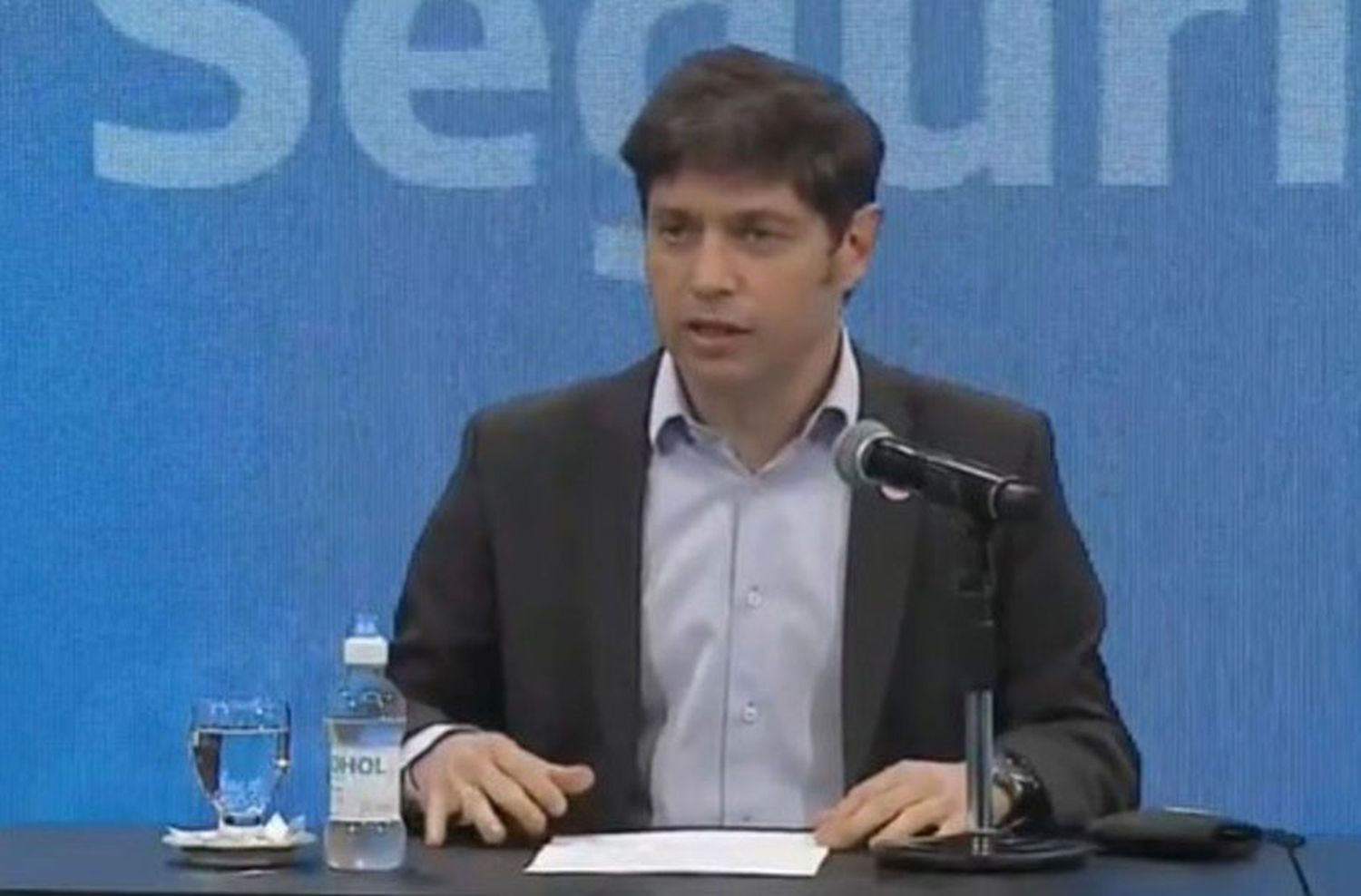 Kicillof anunció un salario inicial de bolsillo de 44 mil pesos para policías bonaerenses