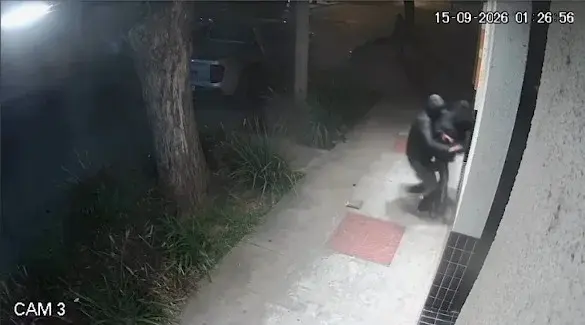 En menos de 48 horas, rompieron dos veces la vidriera y robaron un local en bulevar Santa Fe