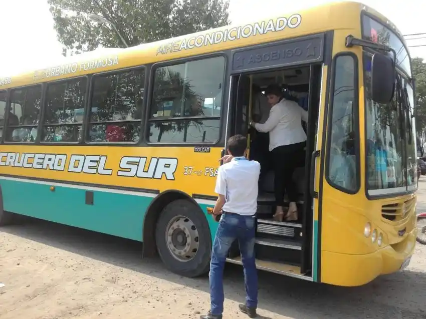 Paro de colectivos por falta de pago de Crucero del Sur