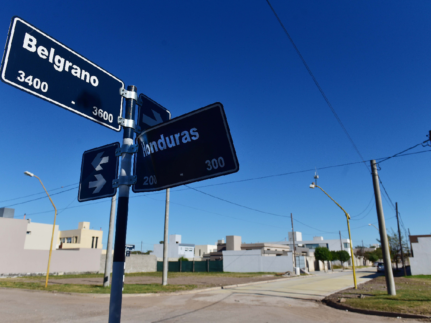 En barrio Independencia, nuevas calles pavimentadas tendrán una sola mano 