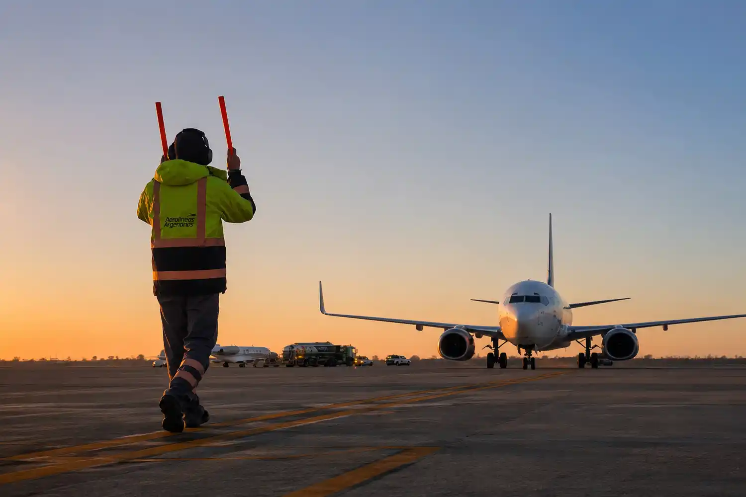 Maximiliano Fassetta, el hombre que guía aviones.
