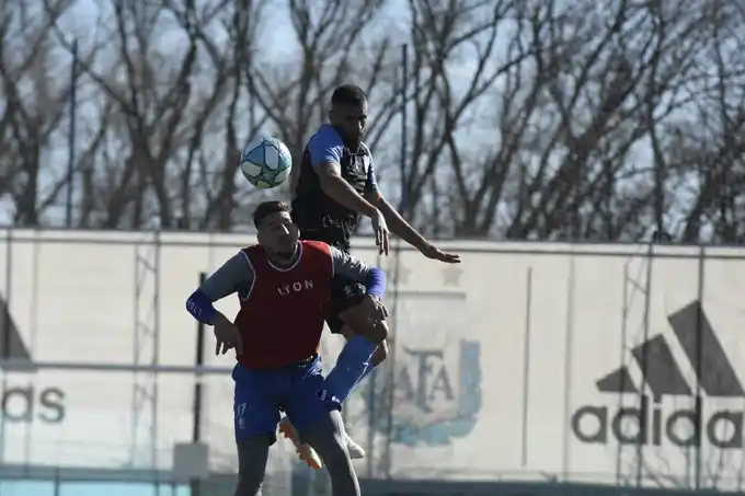 Alvarado cerró sus amistosos en Bs As ante Temperley