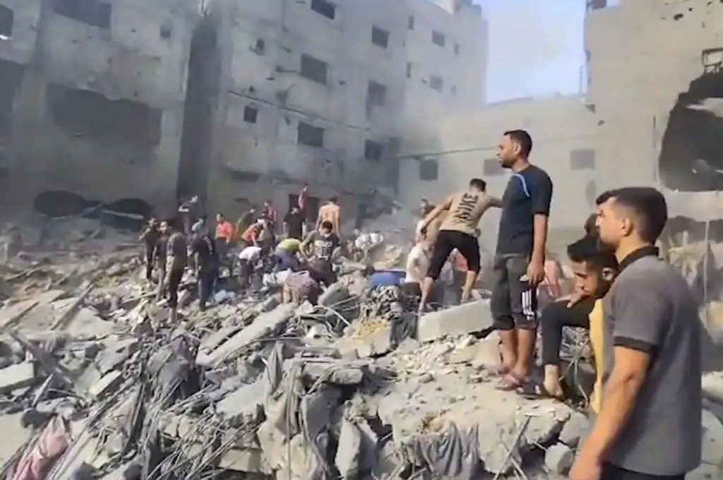 Gazatíes en el campo de refugiados en estado de shock por el ataque recibido