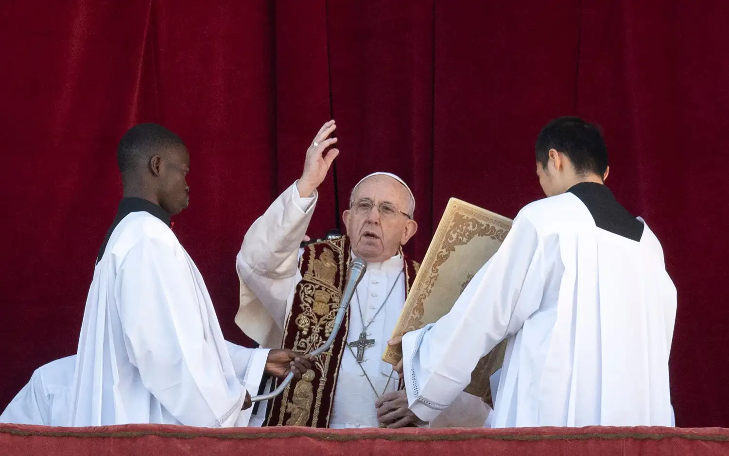 El papa Francisco pidió por "acercamientos" entre las dos Coreas y repasó otros conflictos
