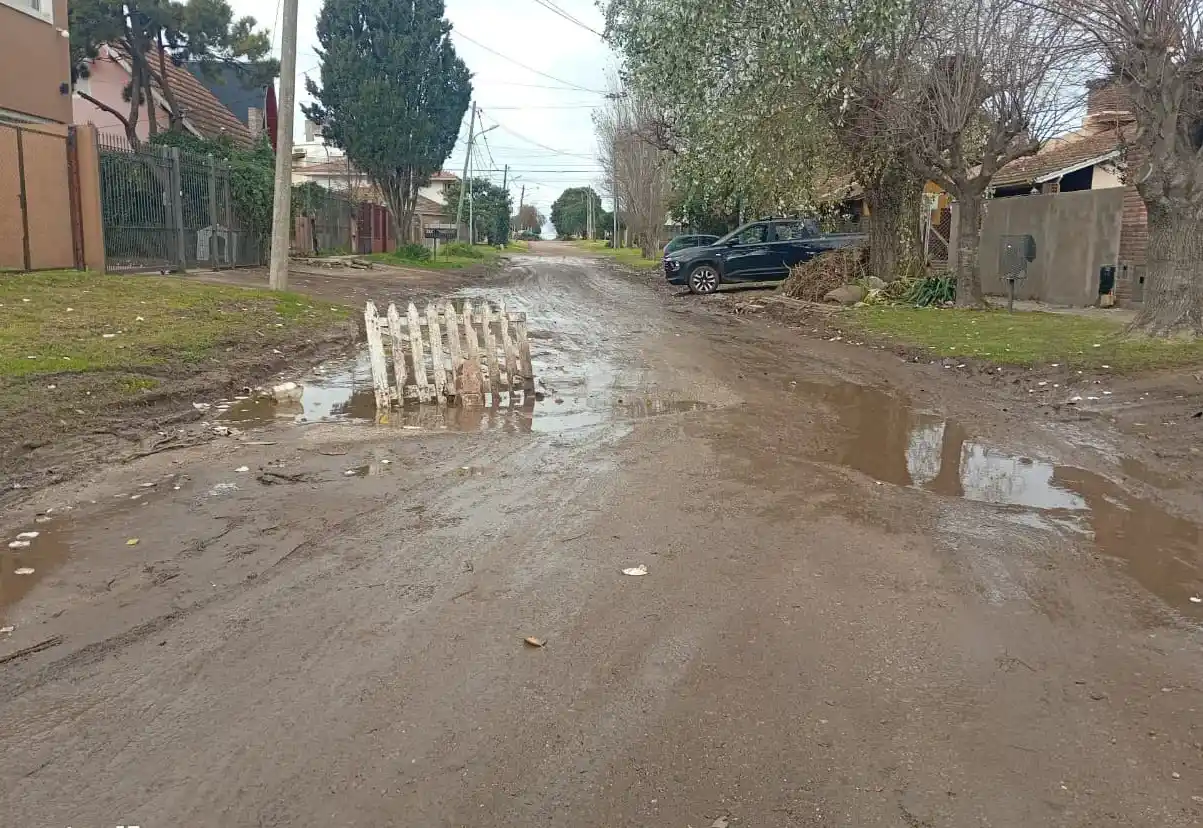 El pésimo estado de las calles complica a los vecinos.