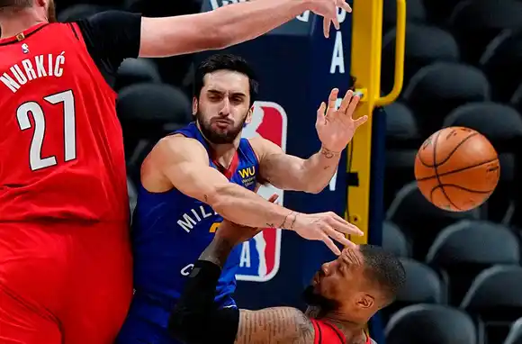 En final cerrado, los Nuggets de Campazzo pasaron al frente en el play offs