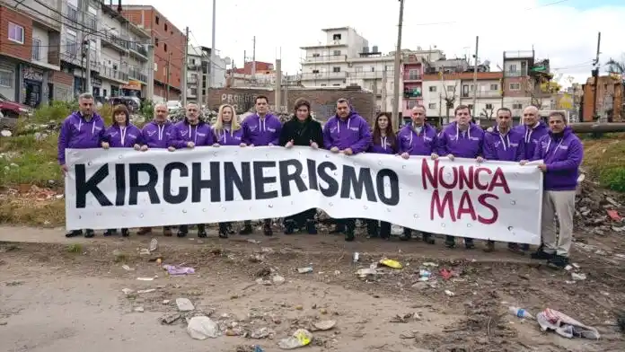 Milei lanzó la campaña bonaerense con sus candidatos y una frase polémica: “Kirchnerismo nunca más”