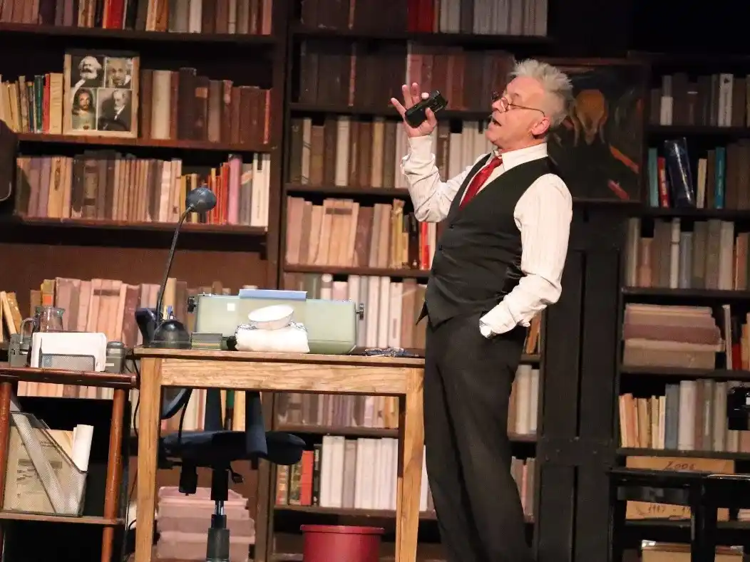 Gerardo Romano es el protagonista de la obra.