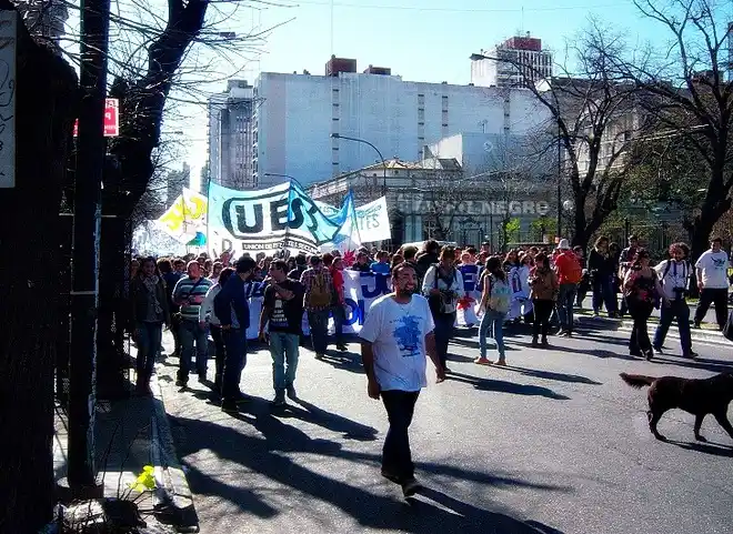 La Plata: Estudiantes recordaron Noche de los Lápices con marcha y cierre de los Gardelitos