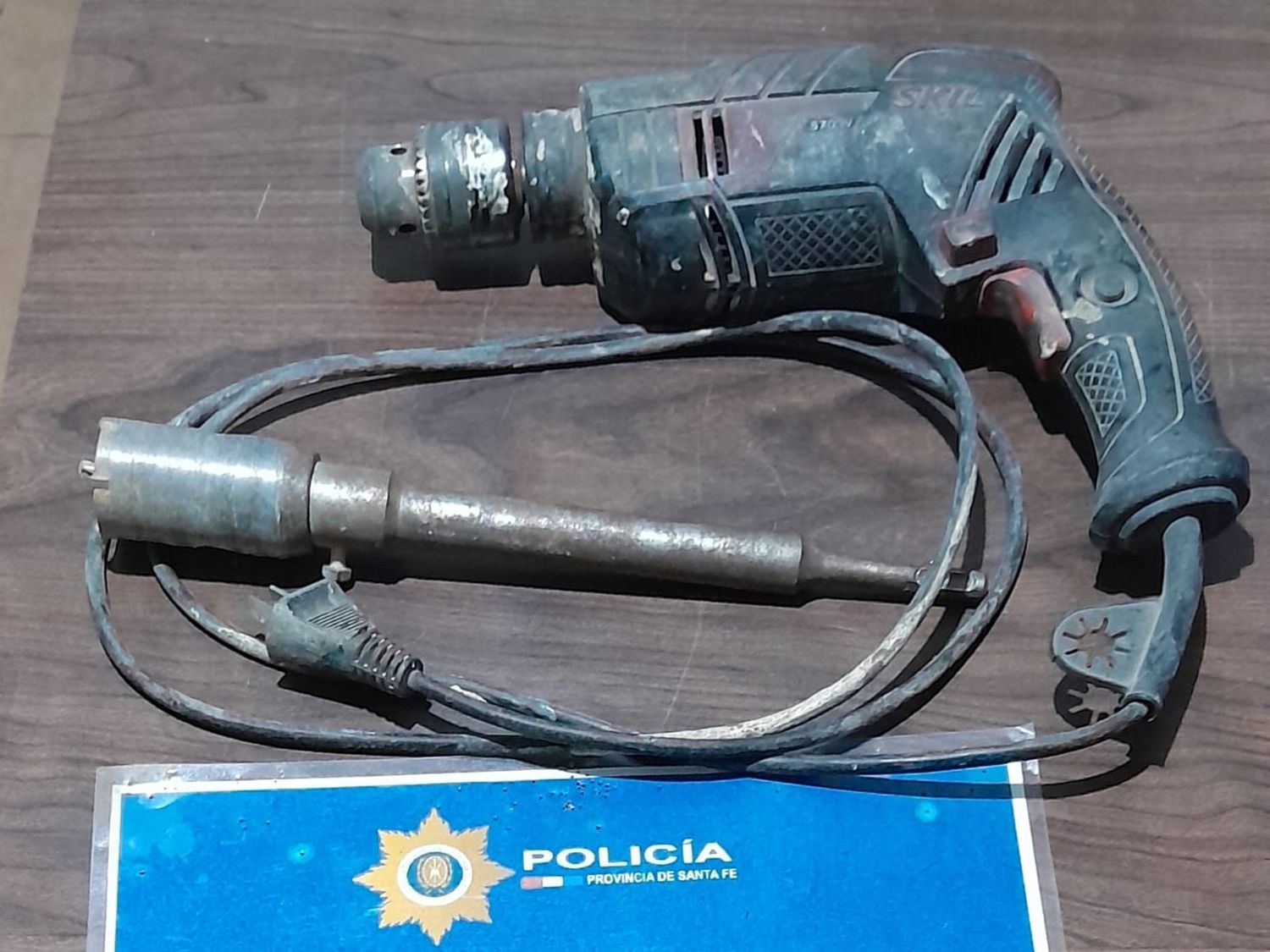 Lo encontró “en un contenedor”: le secuestraron un taladro a una adolescente