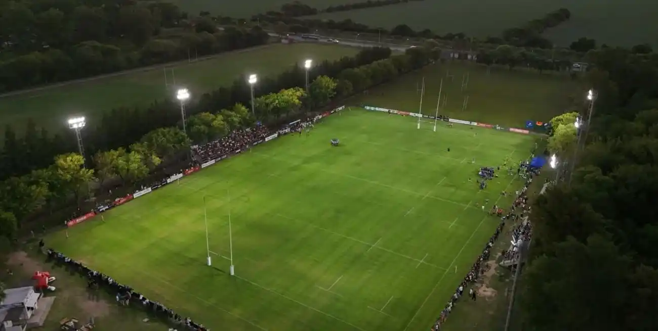 Capibaras y Cobras “iluminan” Sauce Viejo con su rugby. Foto: Fernando Nicola