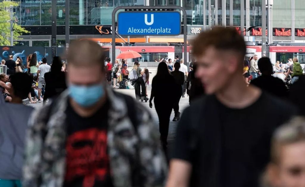 La cuarta ola golpea más a los jóvenes en Alemania
