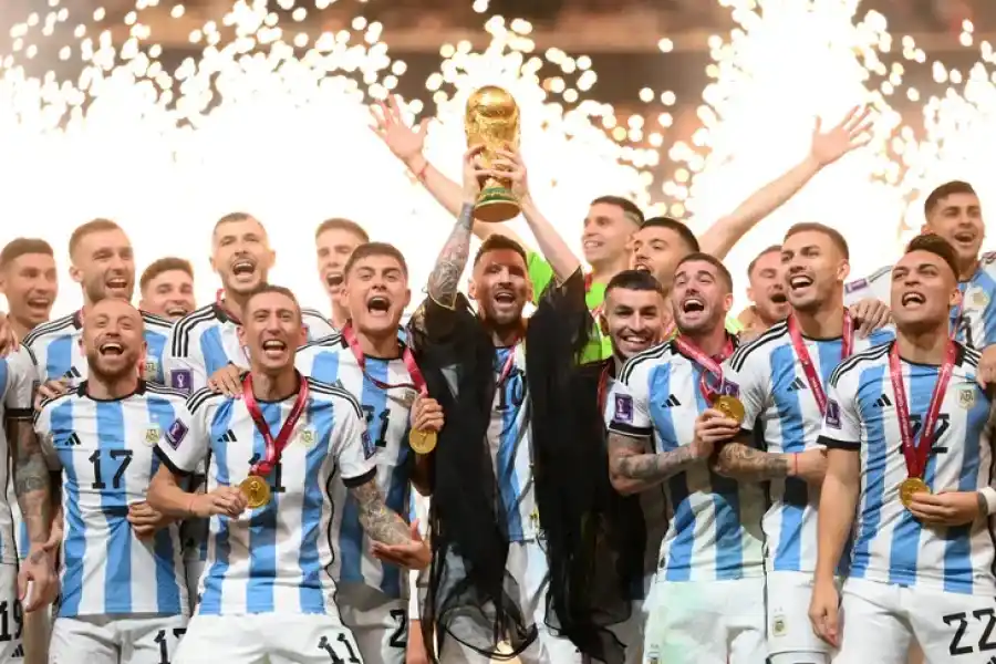 El Gobierno decretará feriado Nacional para este martes 20 por la obtención de la Copa del Mundo
