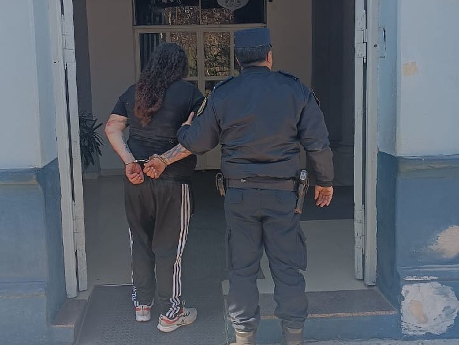 Barrio Anhelado Sueño: cuchillo en mano se enfrentó con su hijo y su ex