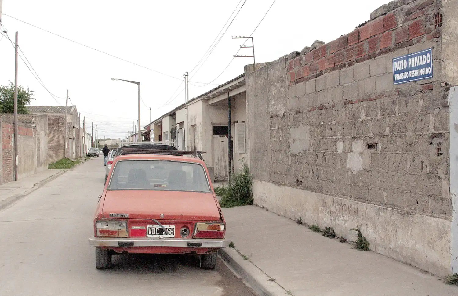Pasaje San Cayetano. En 75 bis, uniendo las calles 61 y 63